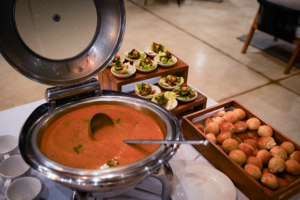 leopard-sands-dining-appetizer-set-up