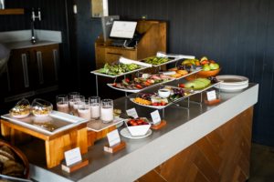 leopard-sands-restaurant-breakfast-island-set-up-2
