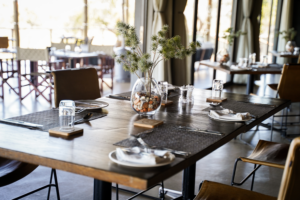 leopard-sands-restaurant-table-set-up